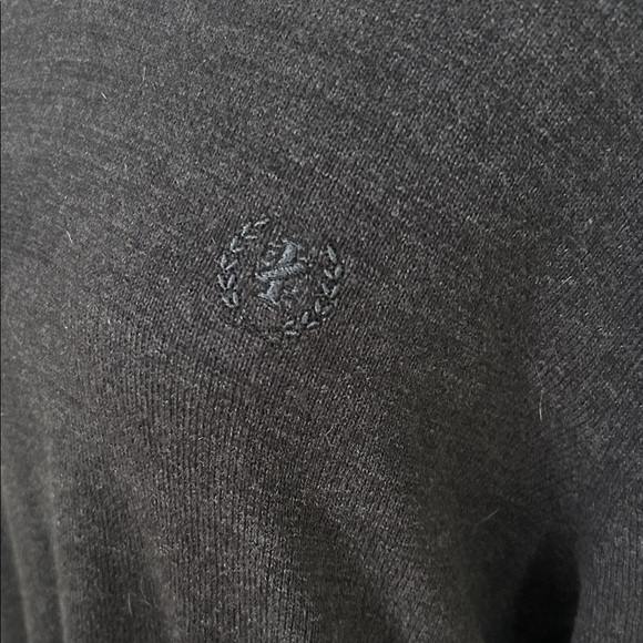 Izod Classic Charcoal Gray V-Neck Sweater with Embroidered Monogram Logo Unisex - Picture 7 of 9